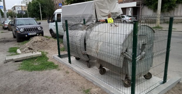 КВПВ впорядковує майданчики для контейнерів