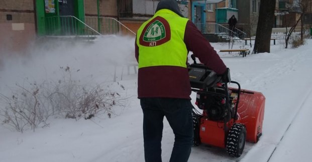 Комунальники усувають наслідки негоди 