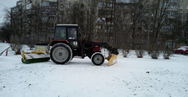 КВПВ допомагає прибирати сніг та лід на вулицях Харкова 