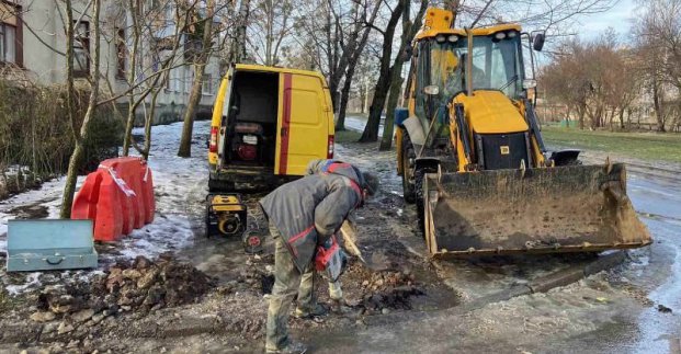 За вихідні в Харкові усунули 17 аварій на водоводах