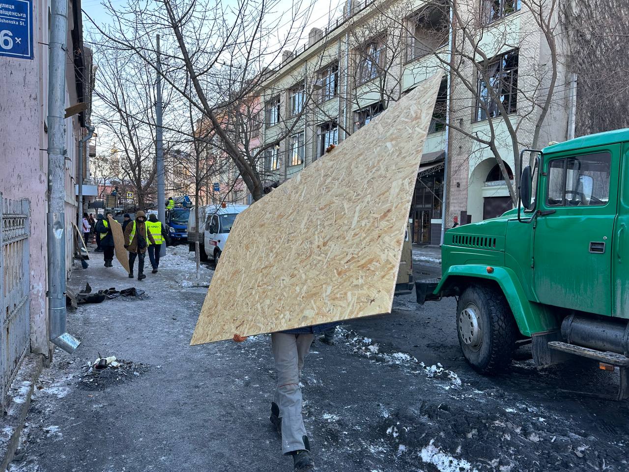Внаслідок обстрілів у Харкові пошкоджено 21 будівлю