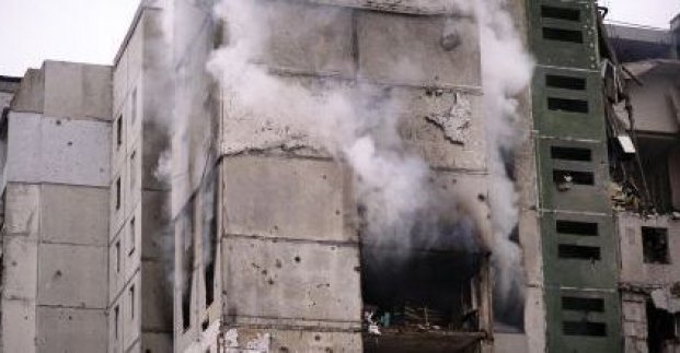 Внаслідок обстрілів у Харкові обвалився під’їзд житлового будинку