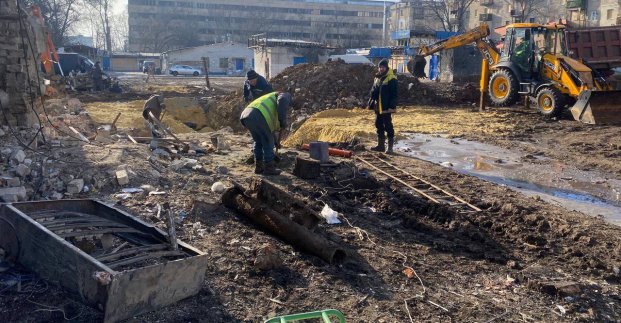 У Київському районі відремонтували пошкоджений обстрілами трубопровід