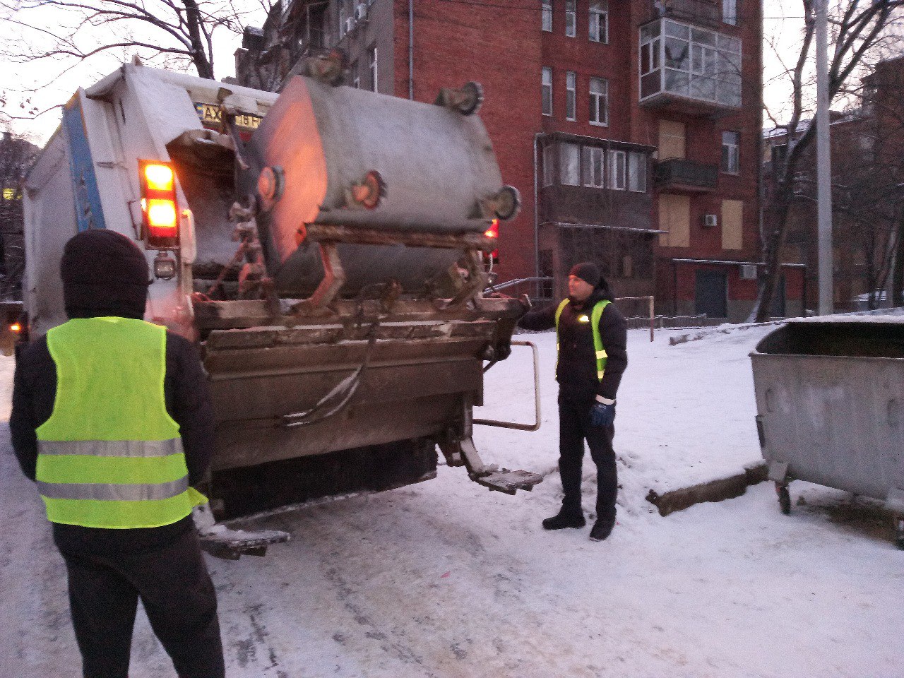 З Харкова за тиждень вивезли понад 25 тисяч кубометрів відходів