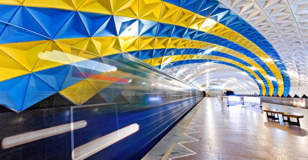 На станції метро «Спортивна» усувають протікання стелі