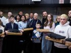 Дітям з Харкова передали гаджети для навчання 