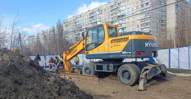 У Київському районі відновлюють колектор