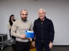 Ігор Терехов вручив перші волонтерські картки харківʼянина