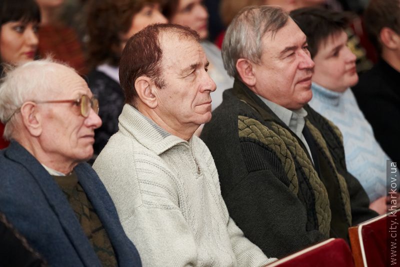 Геннадій Кернес вручив ключі від житла працівникам «Харківміськліфту»