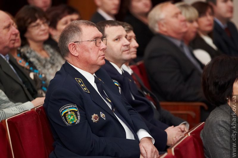 Геннадій Кернес вручив ключі від житла працівникам «Харківміськліфту»