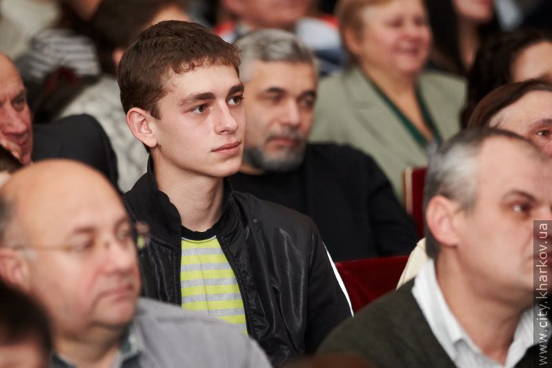 Геннадій Кернес вручив ключі від житла працівникам «Харківміськліфту»