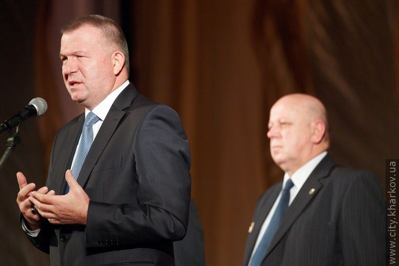 Геннадій Кернес вручив ключі від житла працівникам «Харківміськліфту»