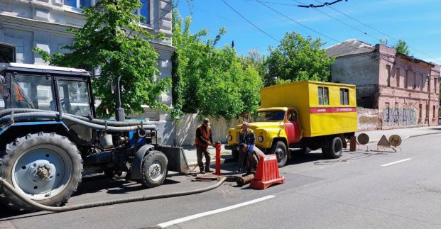 Комунальники оперативно усувають аварії на водоводах 