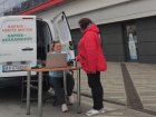Біля супермаркетів працює мобільний пункт прийому платежів КВПВ