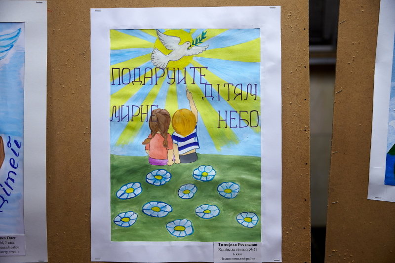У харківському метро відкрилася виставка дитячих малюнків