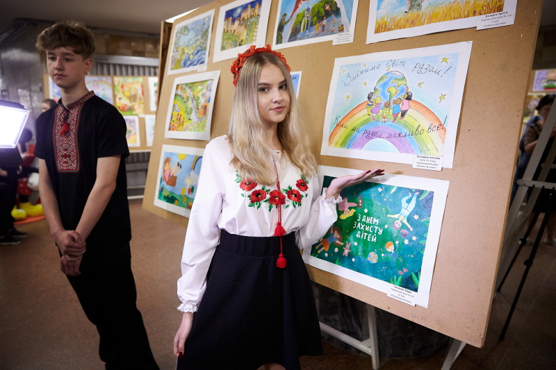 У харківському метро відкрилася виставка дитячих малюнків