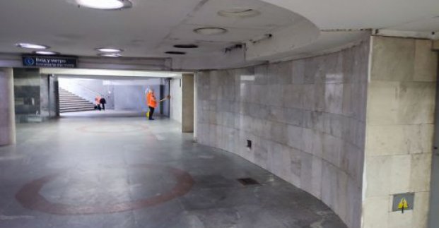 У переходах метро демонтували аварійні кіоски 