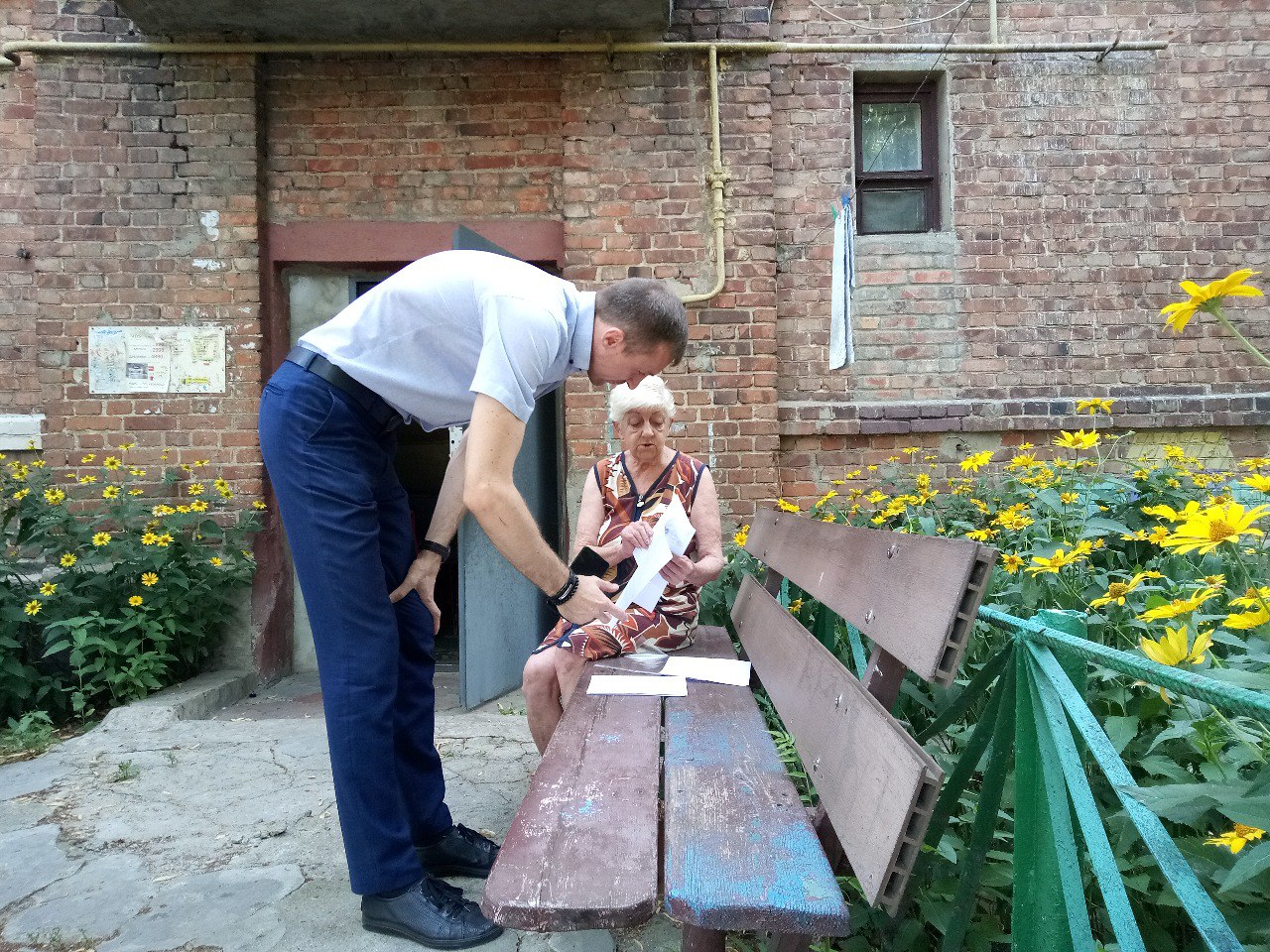 КВПВ укладає договори з мешканцями колишніх відомчих будинків