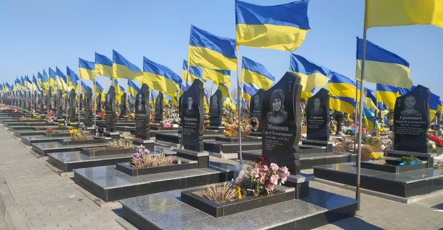 На міському цвинтарі впорядкують Алею Слави