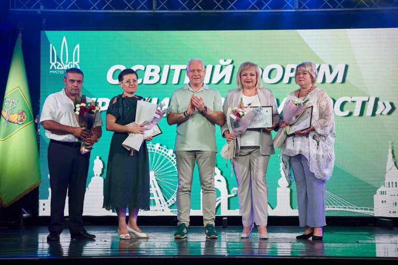 Ігор Терехов нагородив освітян Харкова