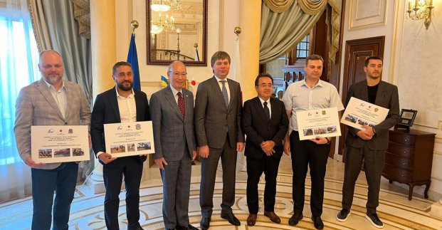 Японія передала спецтехніку комунальним підприємствам Харкова