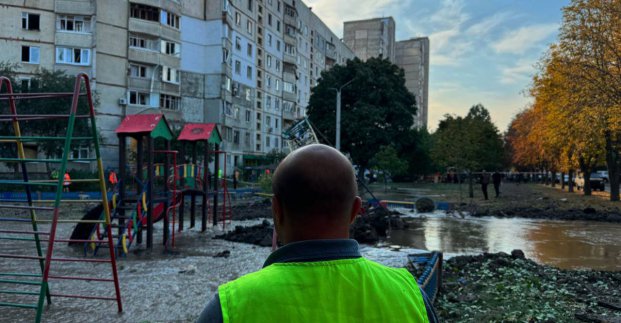 Комунальники відновлюють водопостачання після обстрілу