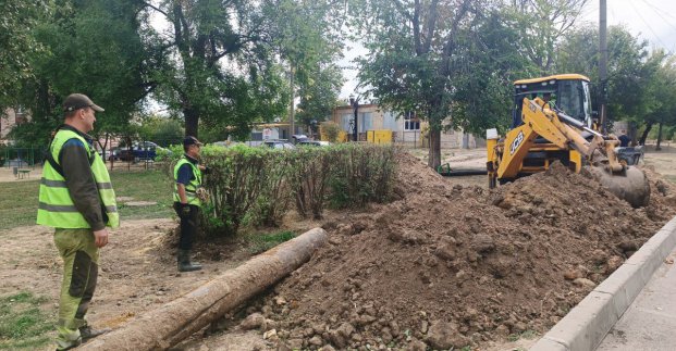 У Новобаварському районі оновлюють водоводи 