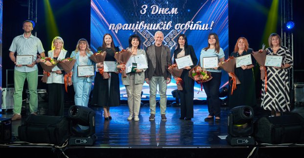 День учителя відсвяткували в Новобаварському та Холодногірському районах 