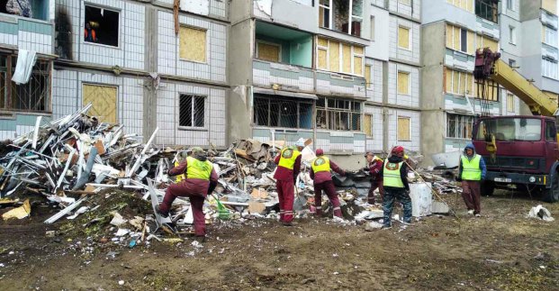 У Харкові продовжують усувати наслідки нічних атак 