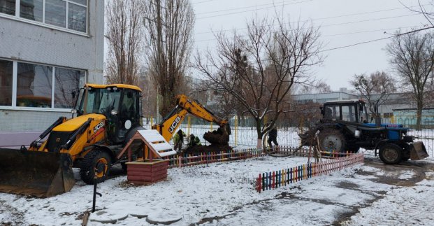 Комунальники на вихідних ліквідували понад 30 аварій на водоводах
