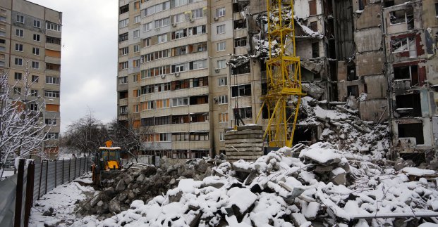 У Харкові демонтують низку пошкоджених обстрілами будинків 