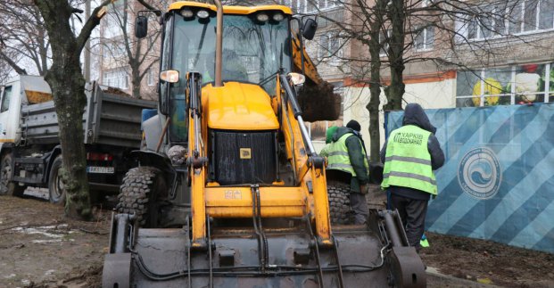 У Київському районі міняють колектор