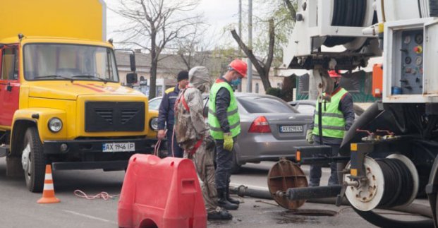 У Новобаварському районі переклали 150 метрів колектору
