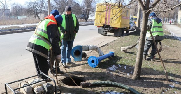 У Харкові оновлюють пожежні гідранти 
