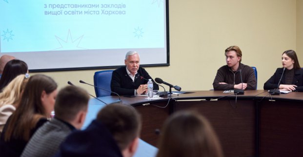 Igor Terekhov discusses city reconstruction with Kharkiv students 