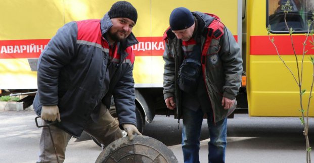 У Холодногірському районі ліквідували аварію на мережах водовідведення 