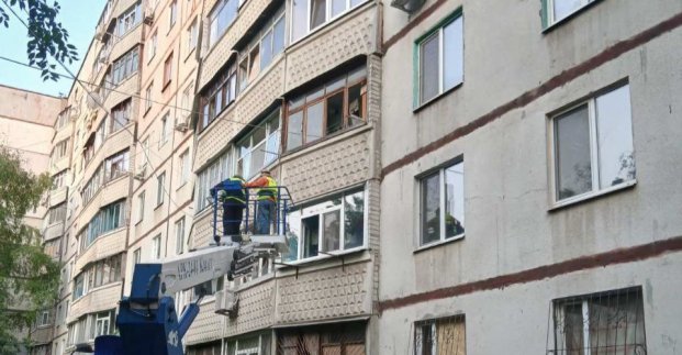 Cleanup continues in Kharkiv after nighttime shelling