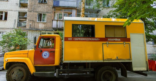 У пошкоджених обстрілами будинках відновлюють водопостачання