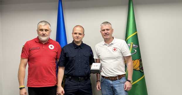 Працівники Департаменту надзвичайних ситуацій отримали відзнаки Червоного Хреста України