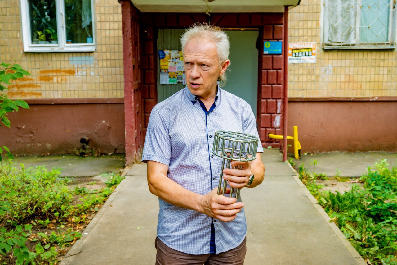 У Харкові встановлюють захисні решітки на внутрішньобудинкові зливові системи
