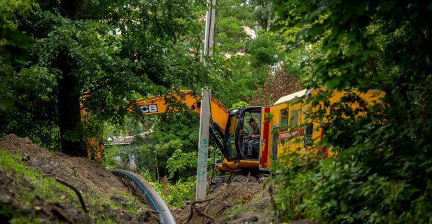 У Новобаварському районі оновлюють водоводи