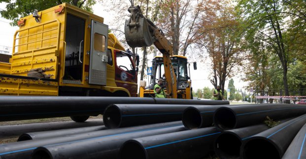 У Харкові відновили понад два кілометри пошкоджених обстрілами водогонів 