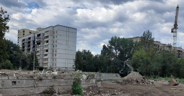 У Харкові демонтували дві пошкоджені багатоповерхівки