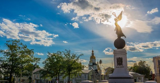 На майдані Конституції та вулиці Сумській обмежено паркування транспорту