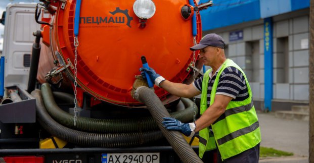 У Харкові чистять системи водовідведення