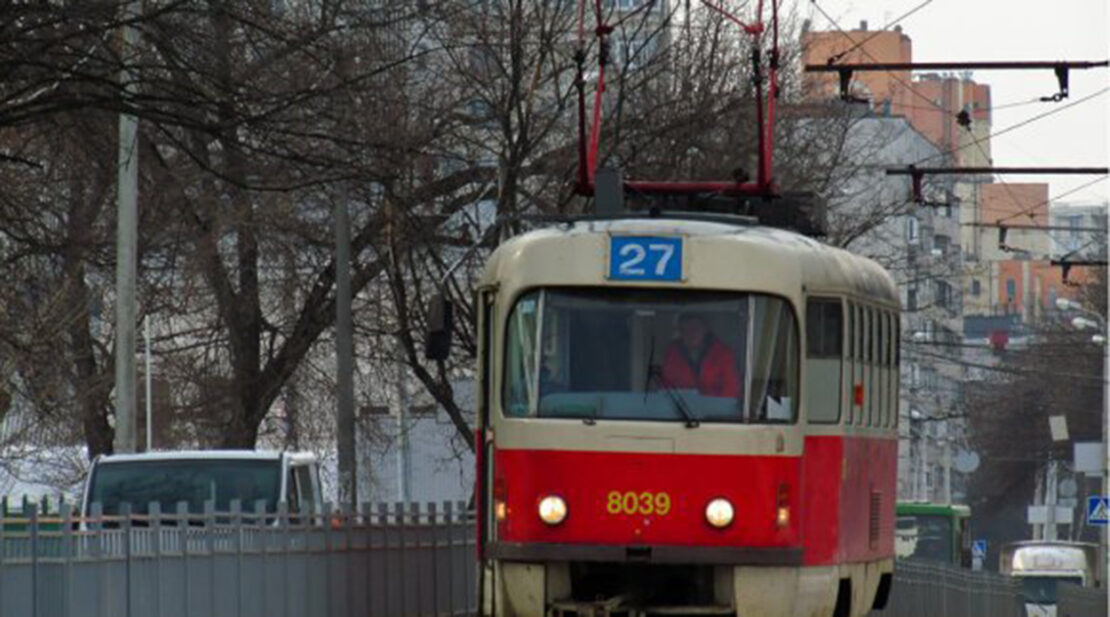 Деякі трамваї та тролейбуси не курсують через відсутність напруги