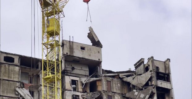 У Харкові триває демонтаж зруйнованого обстрілами житла