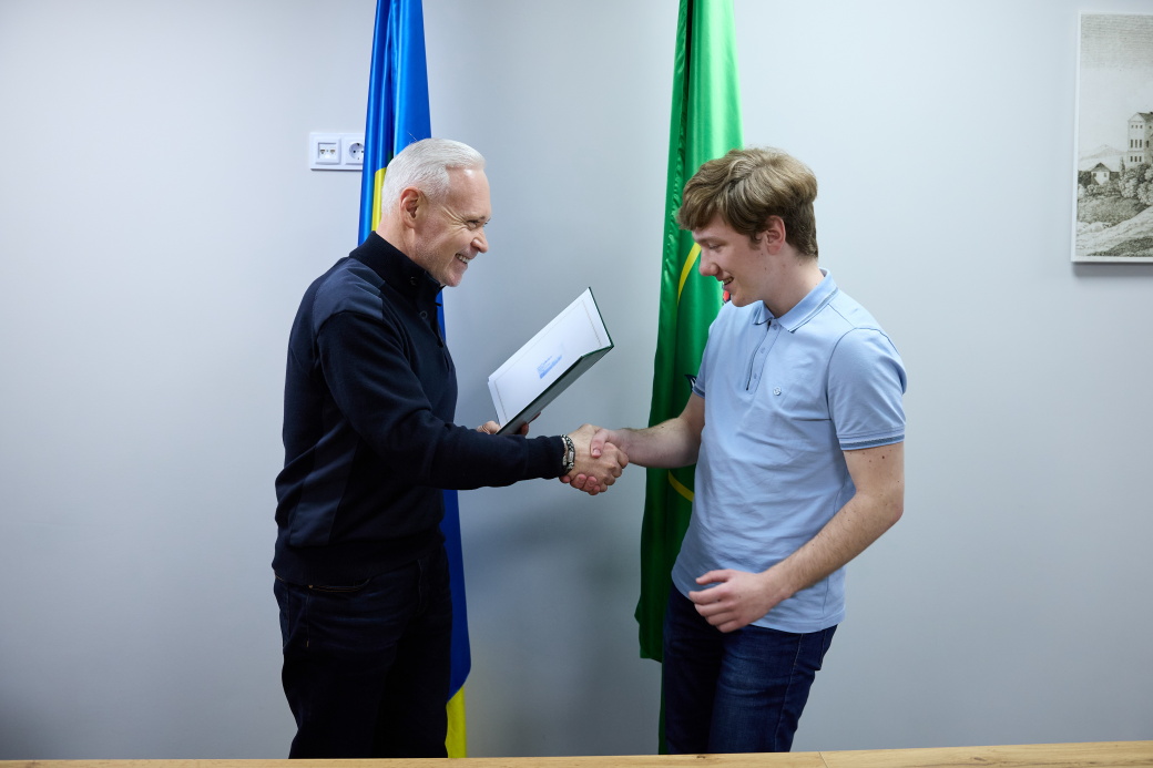 Мер Харкова нагородив 17-річного чемпіона Європи з шахів