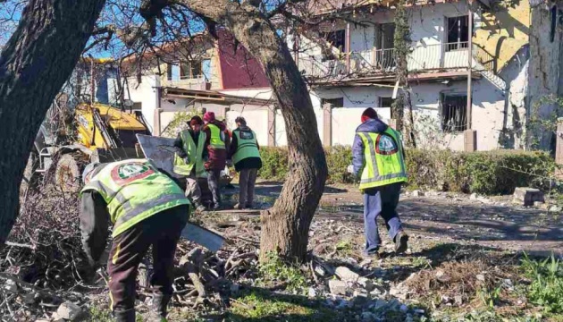 У квітні ворожі обстріли пошкодили близько 300 житлових будинків 