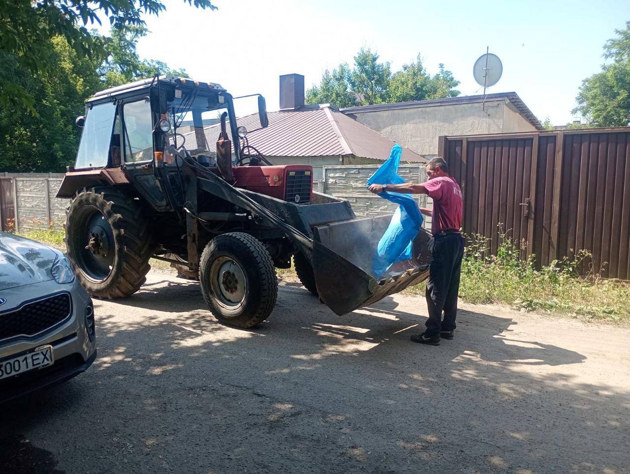 У Харкові усувають наслідки ворожих ударів
